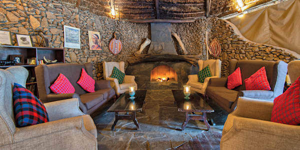 Karen Blixen Camp accommodatie interieur lounge, Masai Mara in Kenia Karen Blixen Camp accommodatie interieur lounge, Masai Mara in Kenia