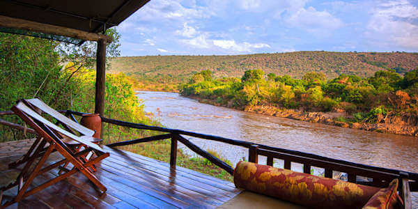 Karen Blixen Camp veranda met loungebank, Masai Mara in Kenia Karen Blixen Camp veranda met loungebank, Masai Mara in Kenia