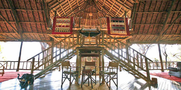 Katavi Wildlife Camp accommodatie interieur lounge naar vide, Katavi Nationaal Park in Tanzania Katavi Wildlife Camp accommodatie interieur lounge naar vide, Katavi Nationaal Park in Tanzania