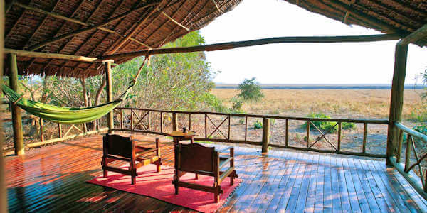 Katavi Wildlife Camp veranda uitzicht safaritent, Katavi Nationaal Park in Tanzania Katavi Wildlife Camp veranda uitzicht safaritent, Katavi Nationaal Park in Tanzania