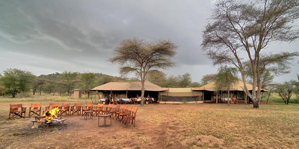 Kati Kati Tented Camp accommodatie lounge en restaurant, Serengeti Nationaal Park in Tanzania Kati Kati Tented Camp accommodatie lounge en restaurant, Serengeti Nationaal Park in Tanzania