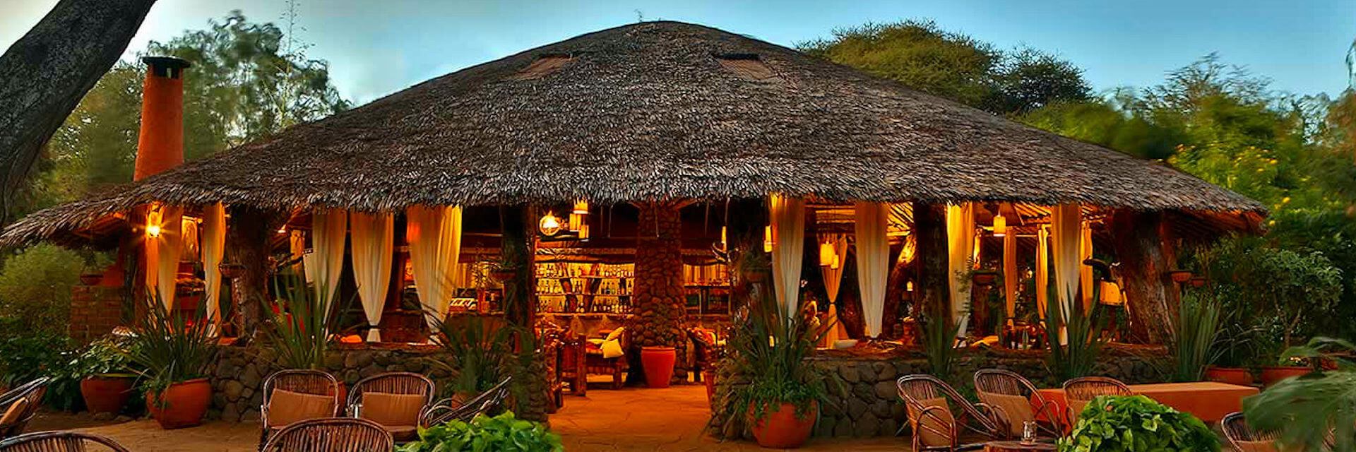 Kibo Safari Camp ligt oostelijk nabij de entree gate van het Amboseli Nationaal Park. Kibo Safari Camp ligt oostelijk nabij de entree gate van het Amboseli Nationaal Park.