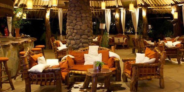 De lodge beschikt over een sfeervolle lounge in Amboseli Nationaal Park. Kibo Safari Camp de lodge beschikt over een sfeervolle lounge in amboseli nationaal park. Amboseli Nationaal Park in Kenia