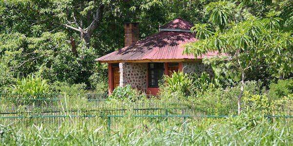 Kiboko Lodge standaard cottage, Arusha Nationaal Park in Tanzania