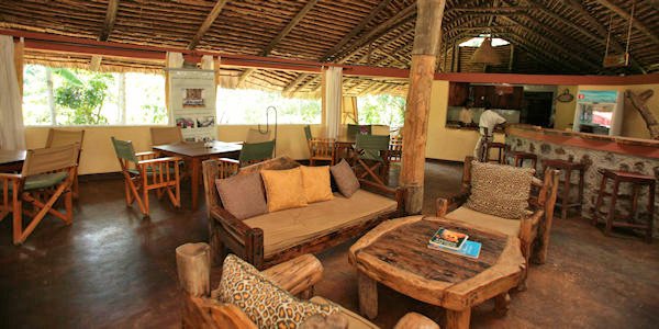 Kiboko Lodge accommodatie lounge, Arusha Nationaal Park in Tanzania