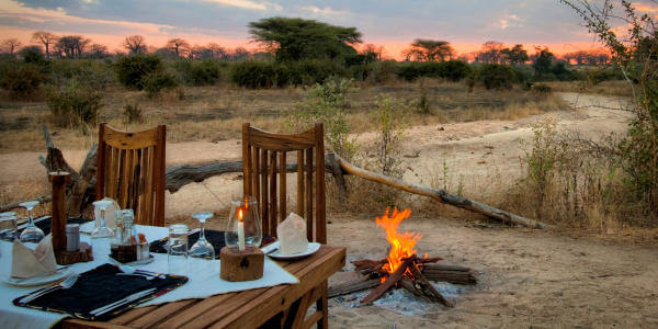 Kigelia Ruaha Camp accommodatie al-fresco dineren, Ruaha Nationaal Park in Tanzania Kigelia Ruaha Camp accommodatie al-fresco dineren, Ruaha Nationaal Park in Tanzania