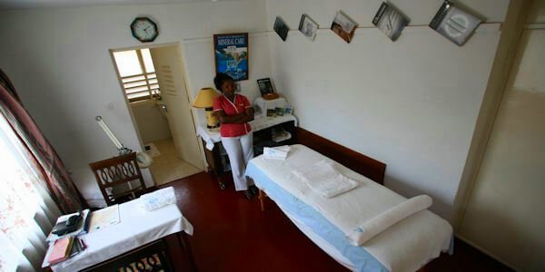 Kilaguni Serena Safari Lodge spa massage salon, Tsavo West Nationaal Park in Kenia Kilaguni Serena Safari Lodge spa massage salon, Tsavo West Nationaal Park in Kenia