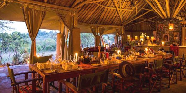 Romantisch dineren in het Masai Mara wildpark maakt het heel speciaal in de avonden, accommodatie Masai Mara in Kenia