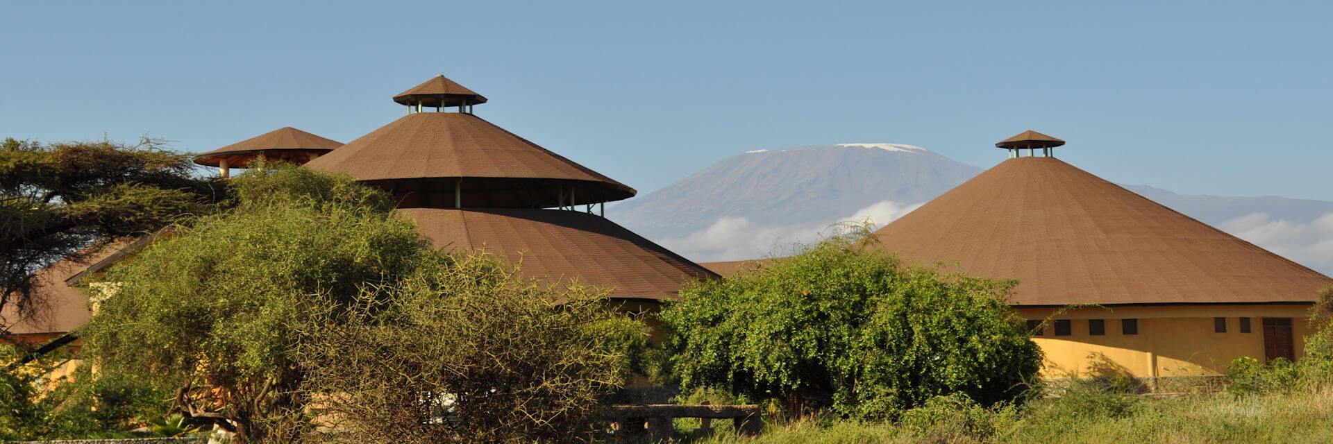 Ligging van Kilima Safari Camp grenst aan de oostzijde van Amboseli Nationaal Park. Ligging van Kilima Safari Camp grenst aan de oostzijde van Amboseli Nationaal Park.