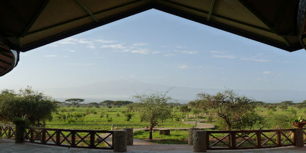 Het spectaculair uitzicht op de Mount Kilimanjaro in Amboseli Nationaal Park vanuit het Kilima Safari Camp. Het spectaculair uitzicht op de Mount Kilimanjaro in Amboseli Nationaal Park vanuit het Kilima Safari Camp.