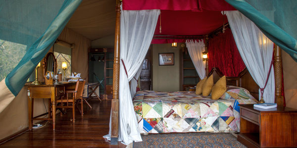 Kirawira Luxury Tented Camp accommodatie interieur safaritent, Serengeti Nationaal Park in Tanzania Kirawira Luxury Tented Camp accommodatie interieur safaritent, Serengeti Nationaal Park in Tanzania