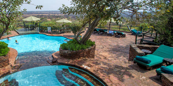 Kirawira Luxury Tented Camp accommodatie zwembad met plungepool, Serengeti Nationaal Park in Tanzania Kirawira Luxury Tented Camp accommodatie zwembad met plungepool, Serengeti Nationaal Park in Tanzania