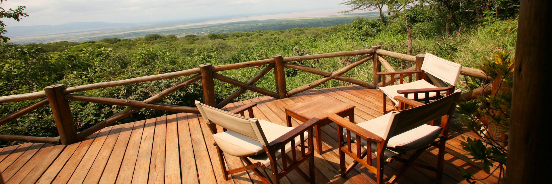 Kirurumu Manyara Lodge hooggelegen op de Rift Vallei met vergezicht over Manyara nationaal park Kirurumu Manyara Lodge hooggelegen op de Rift Vallei met vergezicht over Manyara nationaal park