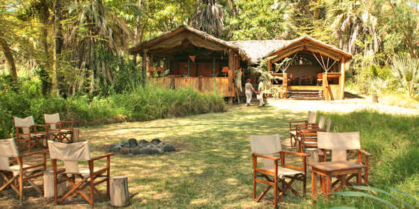 Kisima Ngeda Tented Camp lounge en restaurant, Lake Eyasi in Tanzania Kisima Ngeda Tented Camp lounge en restaurant, Lake Eyasi in Tanzania