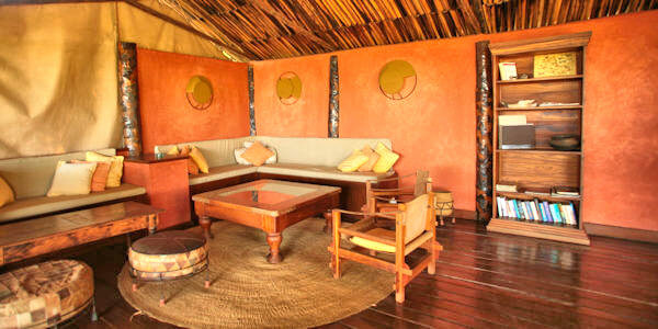 Kisima Ngeda Tented Camp inrichting recpetie, Lake Eyasi in Tanzania Kisima Ngeda Tented Camp inrichting recpetie, Lake Eyasi in Tanzania