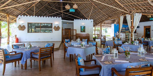 Kisiwa on the Beach bembe restaurant interieur, Zanzibar in Tanzania