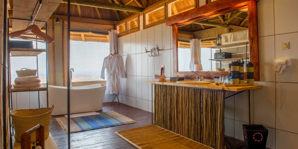 Kubu Kubu Tented Camp badkamer met ligbad, Serengeti Nationaal Park in Tanzania