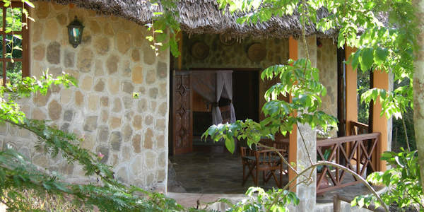 Kutazama Lodge frangipani terras, Shimba Hills Nationaal Park in Kenia