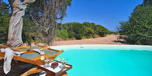 Laba Jongomero Camp accommodatie zwembad uitzicht, Ruaha Nationaal Park in Tanzania Laba Jongomero Camp accommodatie zwembad uitzicht, Ruaha Nationaal Park in Tanzania