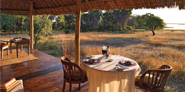 Laba Siwandu Safari Camp accommodatie safaritent uitzicht veranda, Nyerere Nationaal Park in Tanzania Laba Siwandu Safari Camp accommodatie safaritent uitzicht veranda, Nyerere Nationaal Park in Tanzania
