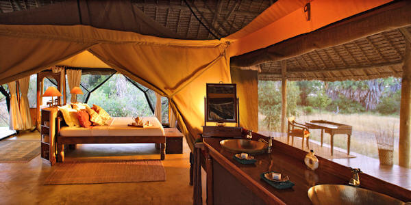 Laba Siwandu Safari Camp interieur badkamer, Nyerere Nationaal Park in Tanzania Laba Siwandu Safari Camp interieur badkamer, Nyerere Nationaal Park in Tanzania