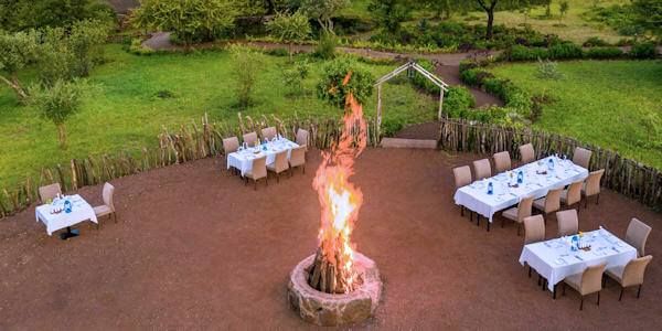 Lake Manyara Kilimamoja Lodge accommodatie boma diner, Manyara Nationaal Park in Tanzania Lake Manyara Kilimamoja Lodge accommodatie boma diner, Manyara Nationaal Park in Tanzania