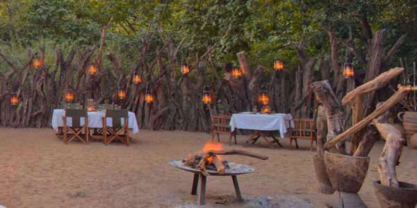 Lake Manyara Tree Lodge boma restaurant, Manyara Nationaal Park in Tanzania Lake Manyara Tree Lodge boma restaurant, Manyara Nationaal Park in Tanzania