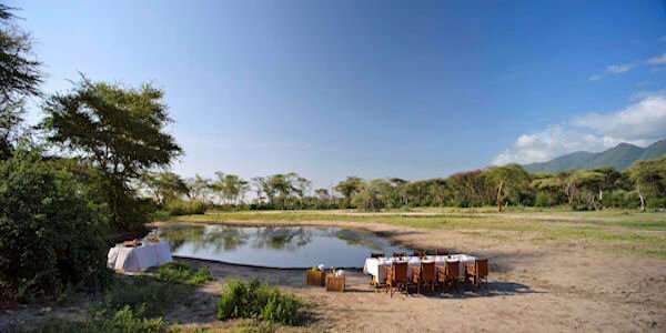 Lake Manyara Tree Lodge bush breakfast, Manyara Nationaal Park in Tanzania Lake Manyara Tree Lodge bush breakfast, Manyara Nationaal Park in Tanzania