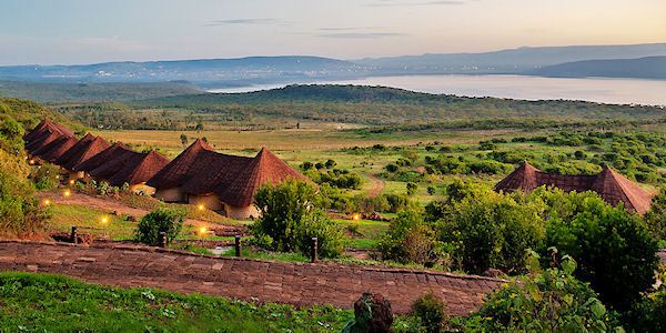 Lake Nakuru Sopa Lodge bestaat uit geschakelde bungalows allen met uitzicht over het Nakuru Nationaal Park. Lake Nakuru Sopa Lodge bestaat uit geschakelde bungalows allen met uitzicht over het Nakuru Nationaal Park.