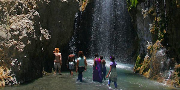 Waterval wandeling, Lake Natron in Tanzania Waterval wandeling, Lake Natron in Tanzania