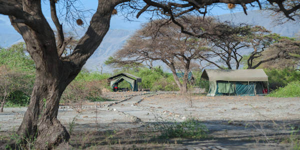 Lake Natron Halisi Camp lounge en bar, Lake Natron in Tanzania Lake Natron Halisi Camp lounge en bar, Lake Natron in Tanzania