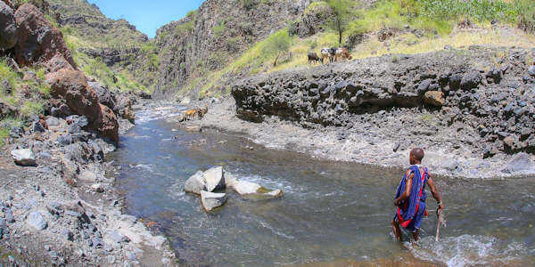 Lake Natron Halisi Camp accommodatie waterfall walk, Lake Natron in Tanzania Lake Natron Halisi Camp accommodatie waterfall walk, Lake Natron in Tanzania