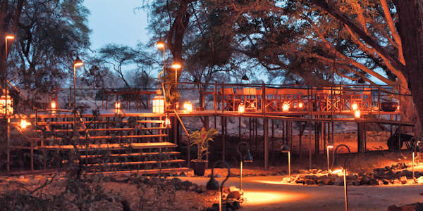 Larsens Camp accommodatie larsen verandadek rivier, Samburu Nationaal Reservaat in Kenia