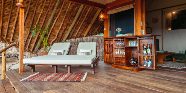 Larsens Camp deluxe suite veranda, Samburu Nationaal Reservaat in Kenia