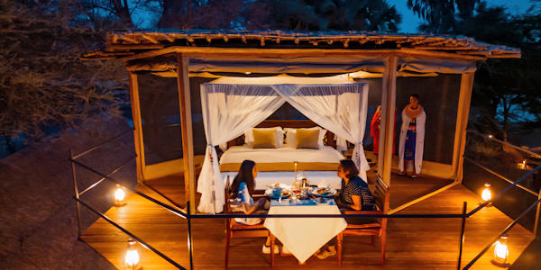 Larsens Camp accommodatie deluxe suite starbed, Samburu Nationaal Reservaat in Kenia