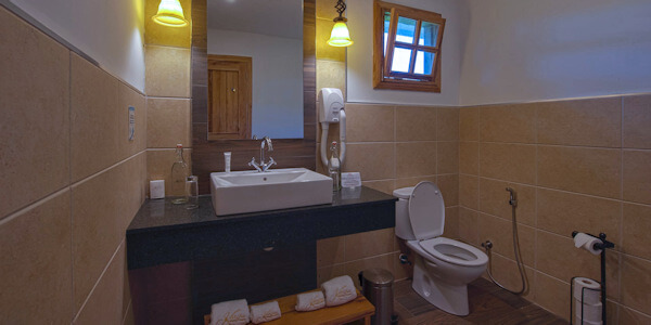 Lions Paw Camp  accommodatie interieur badkamer, Ngorongoro Krater in Tanzania