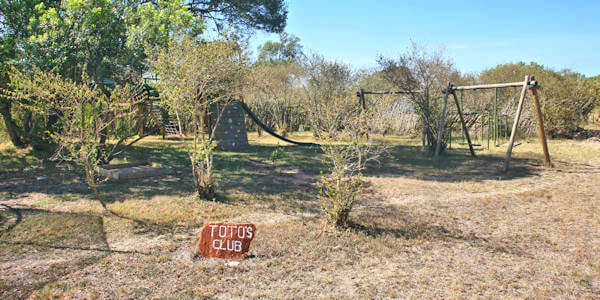 Loyk Mara Camp toto club speeltuin, Masai Mara in Kenia Loyk Mara Camp toto club speeltuin, Masai Mara in Kenia