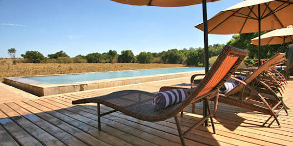 Loyk Mara Camp accommodatie zwembad uitzicht savanne, Masai Mara in Kenia Loyk Mara Camp accommodatie zwembad uitzicht savanne, Masai Mara in Kenia