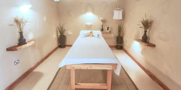 Maisha Sweetwaters Camp interieur spa-massage salon, Laikipia in Kenia Maisha Sweetwaters Camp interieur spa-massage salon, Laikipia in Kenia