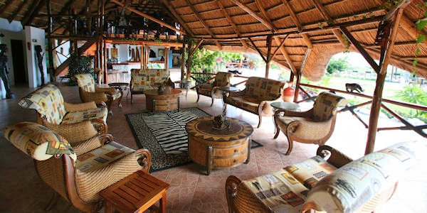 Manyara Wildlife Safari Camp accommodatie lounge inrichting, Manyara Nationaal Park in Tanzania Manyara Wildlife Safari Camp accommodatie lounge inrichting, Manyara Nationaal Park in Tanzania