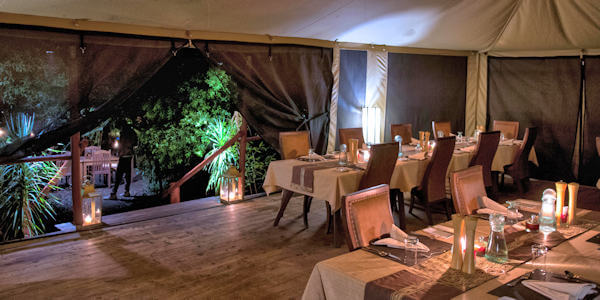 Mara Bush Camp restaurant interieur, Masai Mara in Kenia Mara Bush Camp restaurant interieur, Masai Mara in Kenia