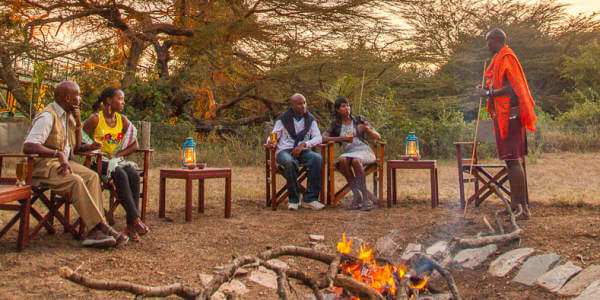 Mara Leisure Camp kampvuur voor lounge, Masai Mara in Kenia Mara Leisure Camp kampvuur voor lounge, Masai Mara in Kenia