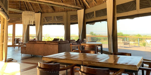 Mara Mara Tented Lodge lounge en restaurant, Serengeti Nationaal Park in Tanzania Mara Mara Tented Lodge lounge en restaurant, Serengeti Nationaal Park in Tanzania