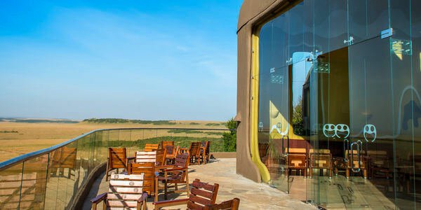Mara Serena Safari Lodge terras restaurant, Masai Mara in Kenia