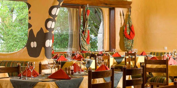 Mara Serena Safari Lodge accommodatie inrichting restaurant, Masai Mara in Kenia