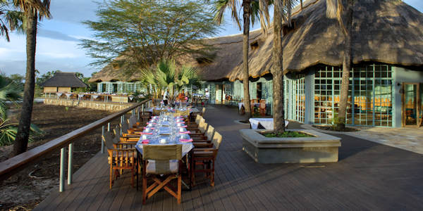 Maramboi Tented Camp inrichting lounge en terras, Tarangire Nationaal Park in Tanzania