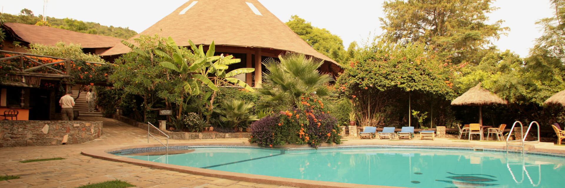 Masai Mara Sopa Lodge ligt oostelijk in de Masai Mara nabij de Sekenani entree. Masai Mara Sopa Lodge ligt oostelijk in de Masai Mara nabij de Sekenani entree.