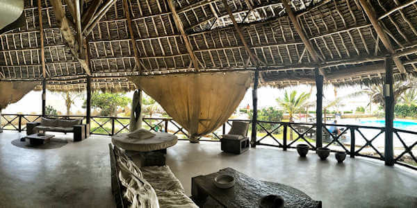 Mawe Resort  dakterras boven lounge, Watamu Beach in Kenia