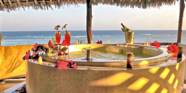 Mawe Resort  accommodatie jacuzzi terras, Watamu Beach in Kenia