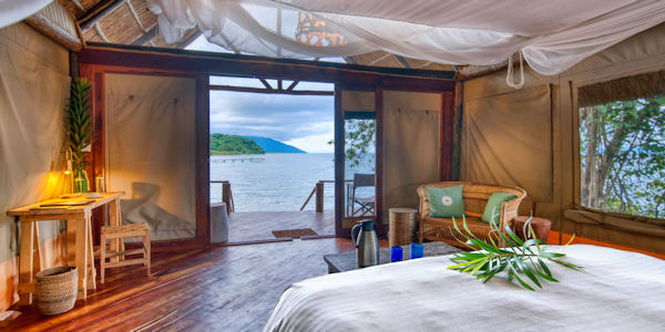 Mbali Mbali Mahale interieur safaritent, Mahale Nationaal Park in Tanzania Mbali Mbali Mahale interieur safaritent, Mahale Nationaal Park in Tanzania